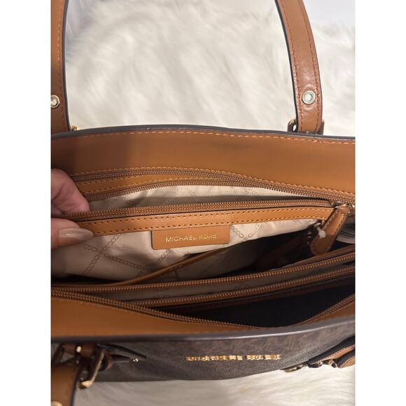 Michael Kors NWT Voyager Medium Logo Tote Bag Pocketbook Brown Zip Drawstring - Picture 10 of 15